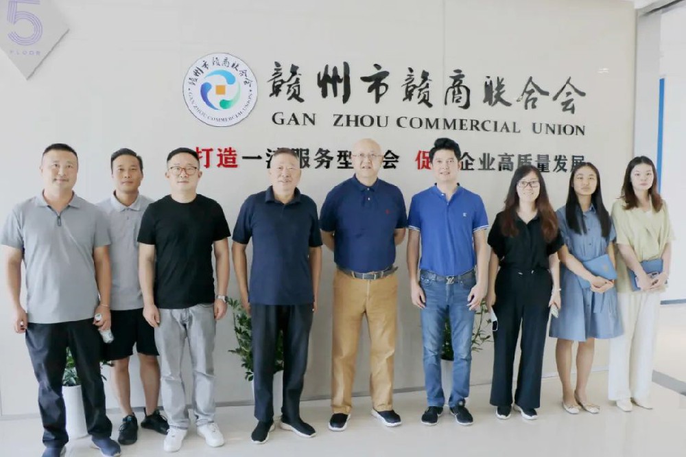商會(huì)監(jiān)事會(huì)主席、江西憶源多媒體科技有限公司董事長(zhǎng)徐林楠一行來商會(huì)秘書處參觀交流