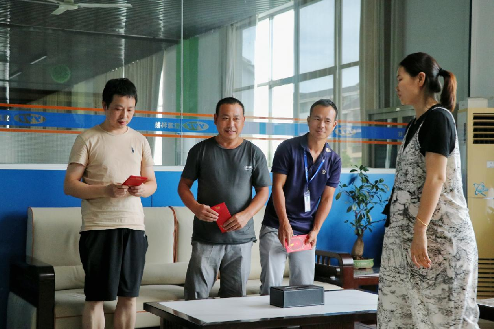 關(guān)于對彭東華、李優(yōu)平、張運江等同事表彰的通報